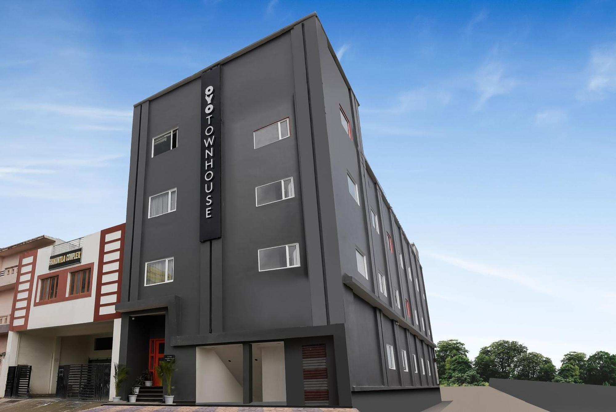 Townhouse The Awadh Airport Near Chaudhary Charan Singh International Airport Hotel Bijnaur Exterior photo