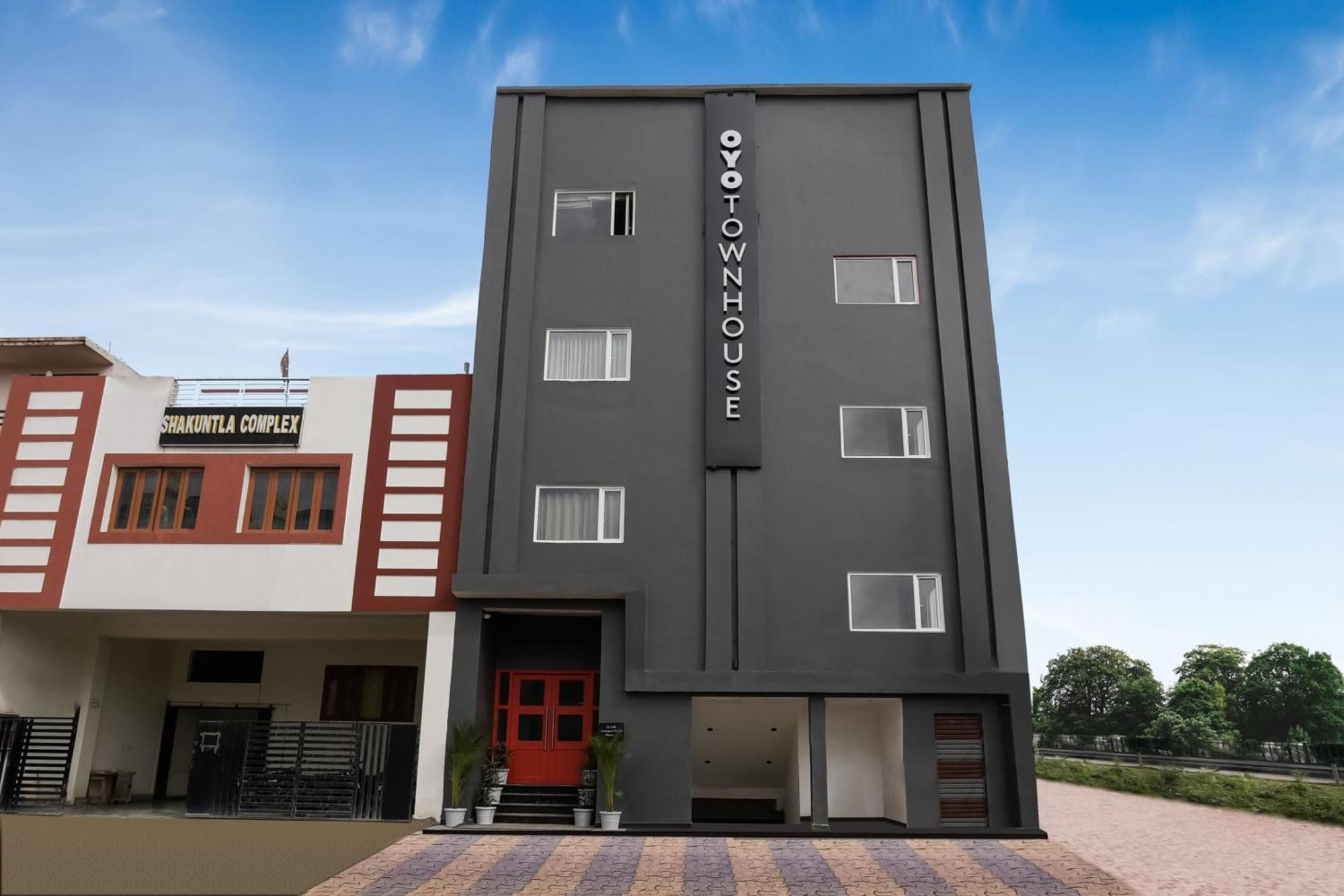 Townhouse The Awadh Airport Near Chaudhary Charan Singh International Airport Hotel Bijnaur Exterior photo